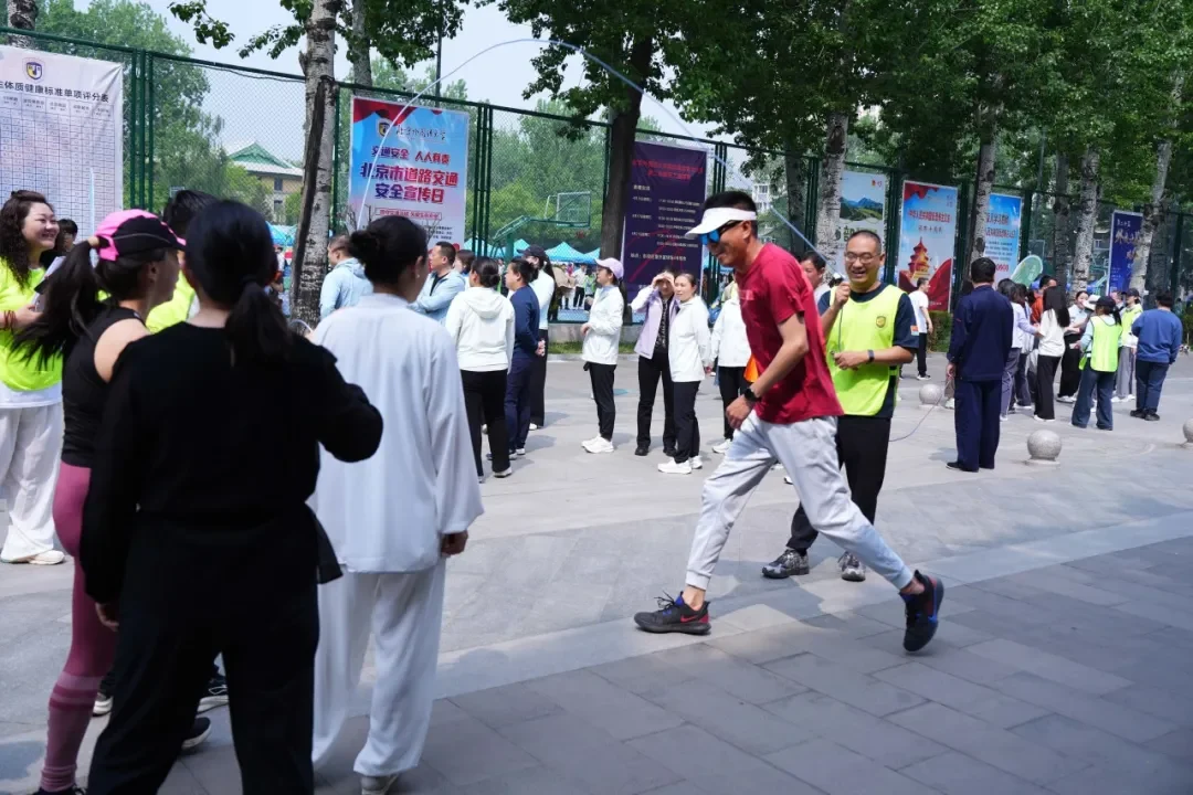 北外同文素材 赛场逐光，风采飞扬！北外同文老师在北京外国语大学运动会上绽放光彩