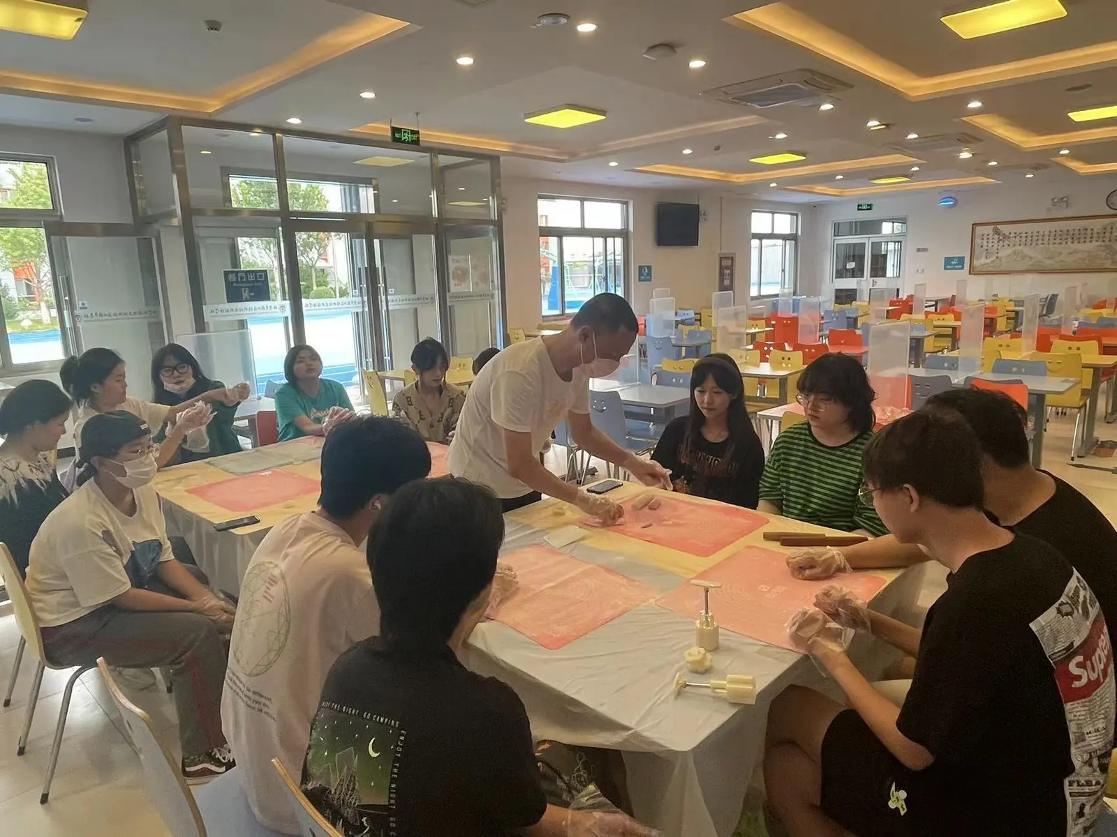 北外同文外国语学校招生解读:从中秋活动看课程、学费与升学之外的校园软实力