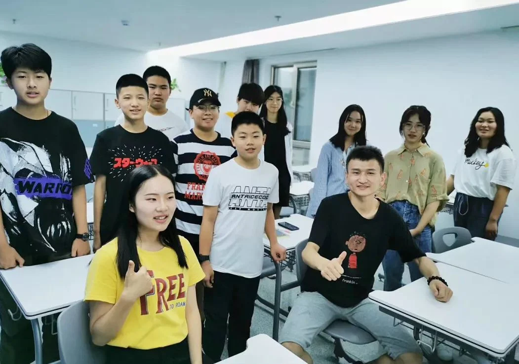 北外同文素材 家校合力,共创未来∣我校喜迎新生报到,召开2019级新生家长见面会