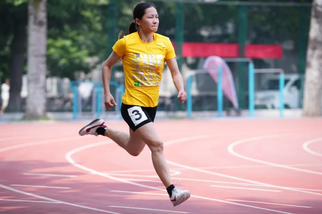 北外同文素材 赛场逐光,风采飞扬!北外同文老师在北京外国语大学运动会上绽放光彩