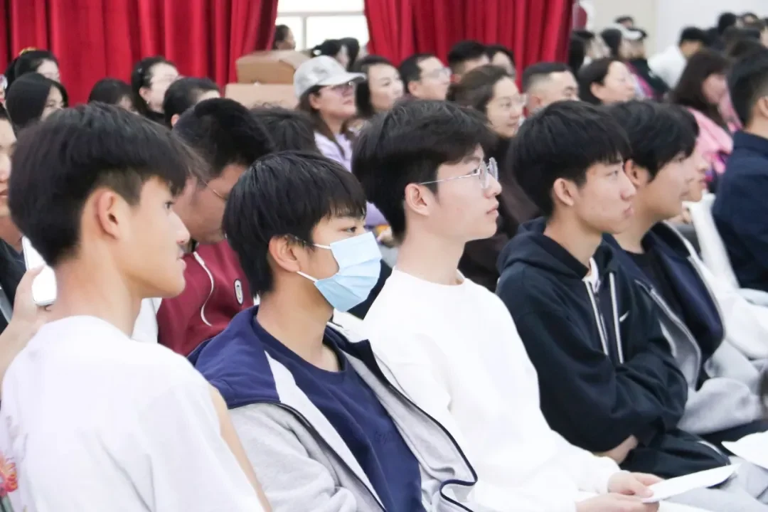 北外同文素材 榜样的力量!学长学姐亲授升学经验,助力北外同文高中预备部明晰国际升学路