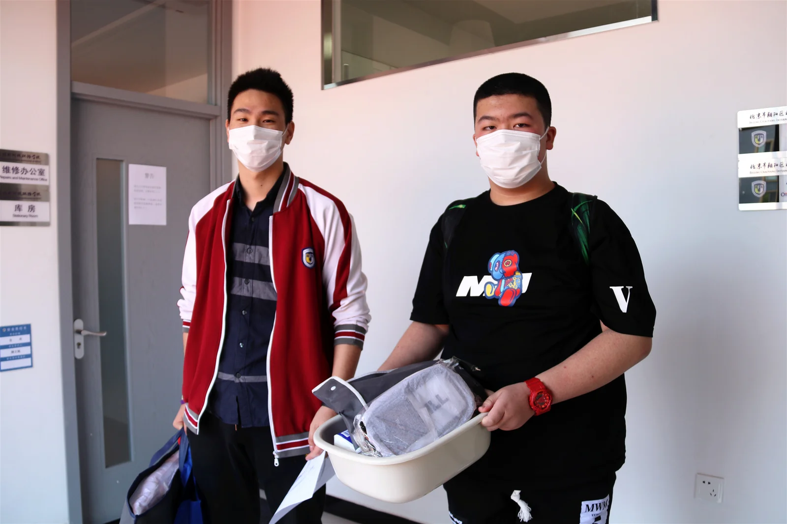 北外同文素材 暖阳化疫时,学子归校日