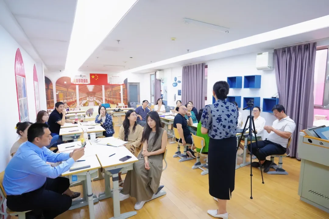 北外同文素材 教育从“心”开始 ——北外同文开展新学期班主任专题培训